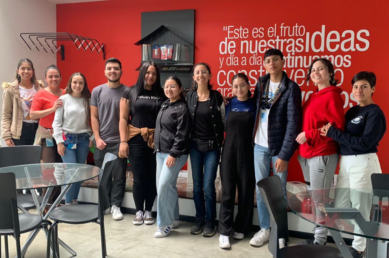 Estudiantes Delfín visitan empresas de Manizales