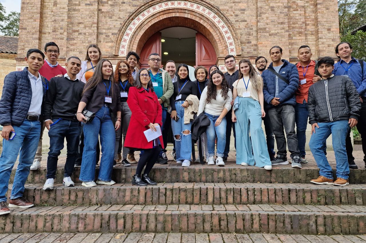 Estudiantes y docentes visitan la Universidad de Los Andes