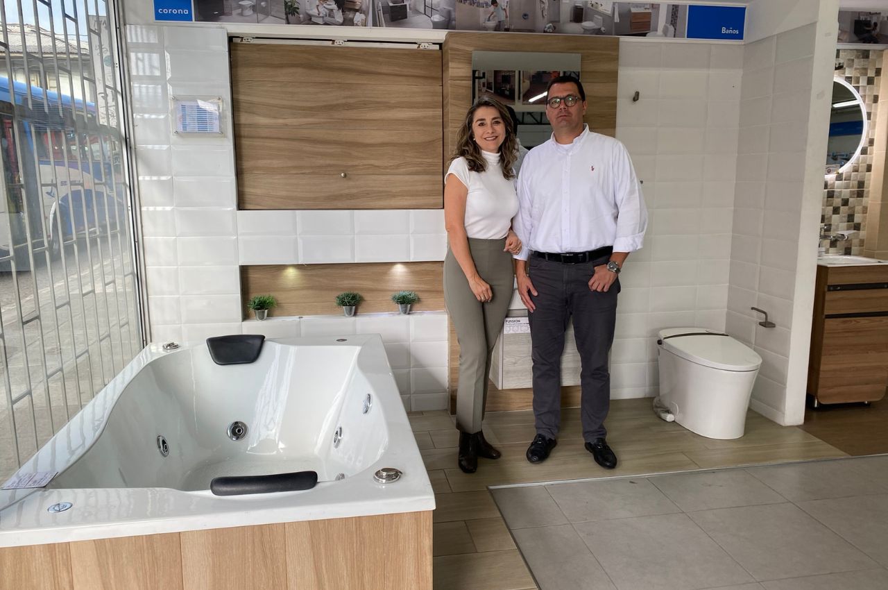 Sandra Elena y Carlos Hugo lideran la empresa Comercial Caldas