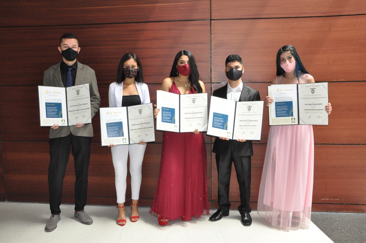 Graduados ceremonia 2021
