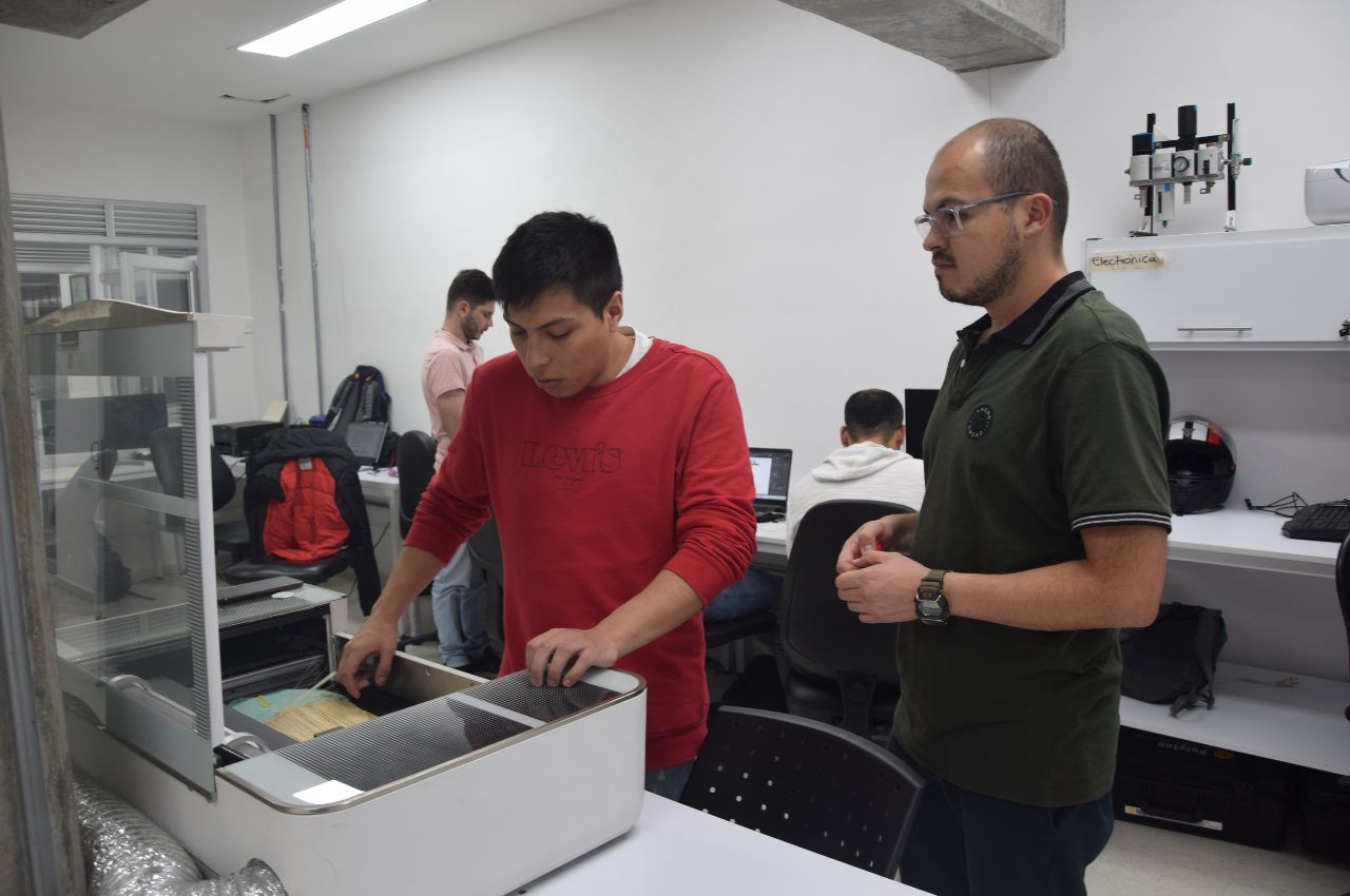 Investigadores del Laboratorio de Mecánica Computacional y Experimental