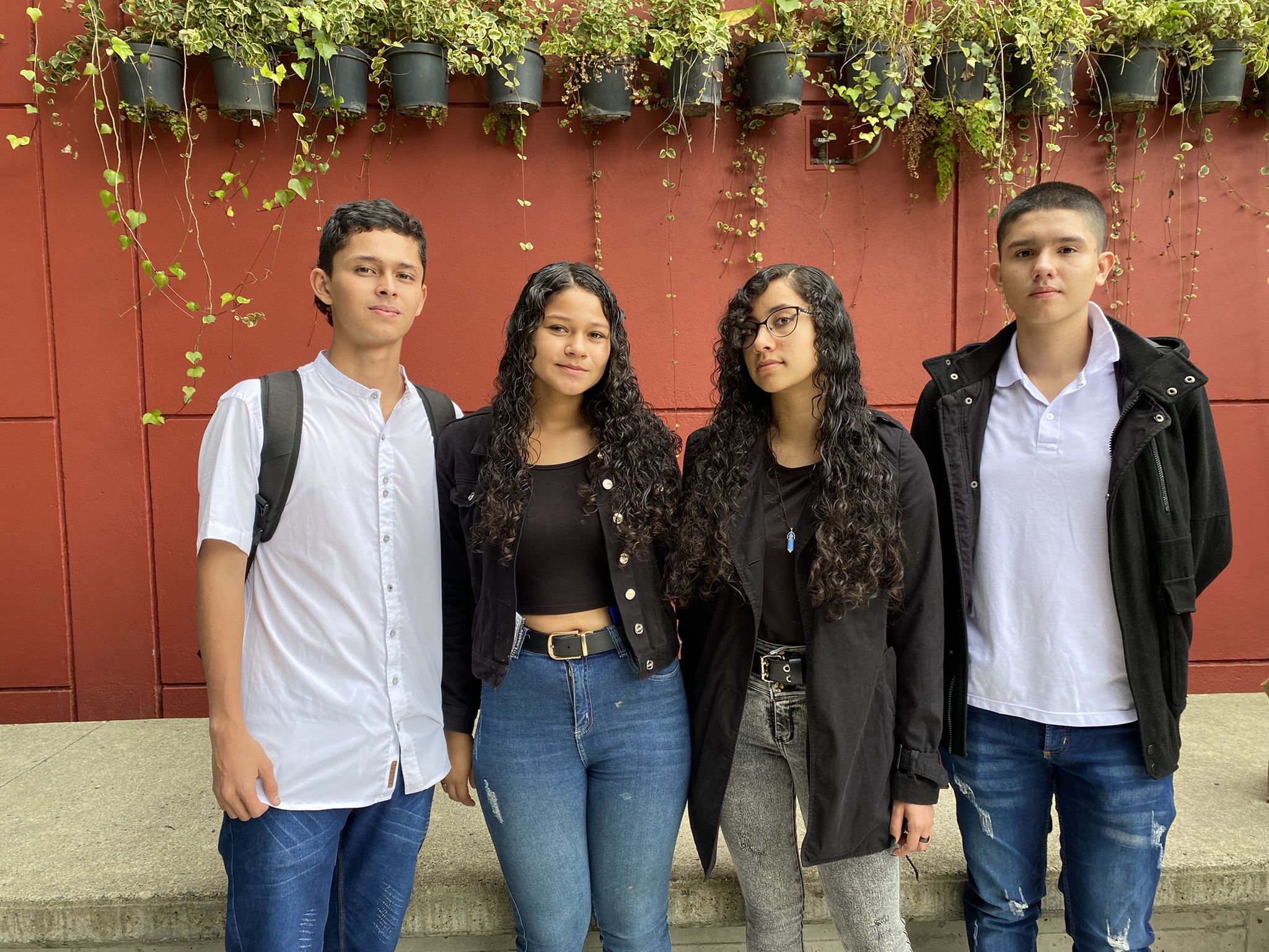 Jóvenes estudiando en la UAM