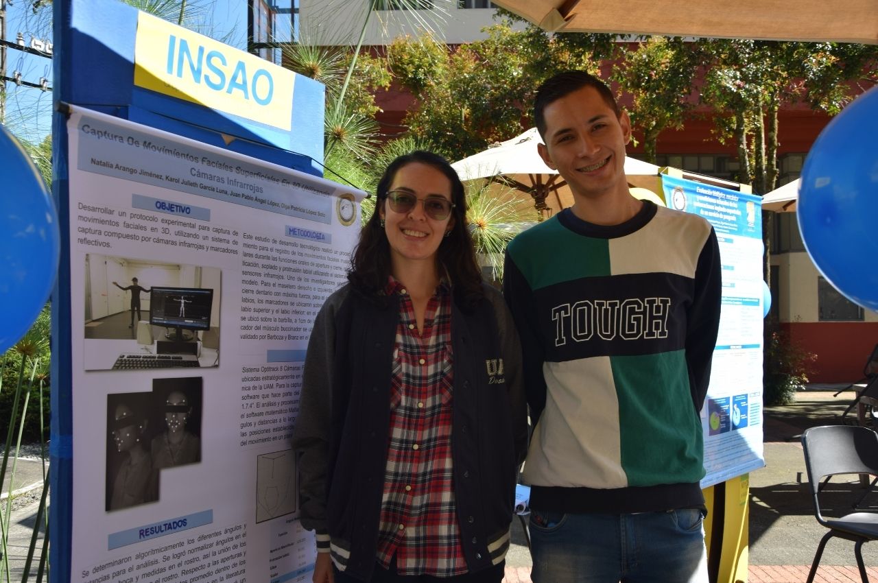 Julián Andrés Orozco, estudiante de décimo semestre de Odontología, con Brenda Yuliana Herrera