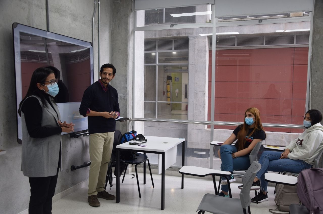 Docente chileno visita la UAM