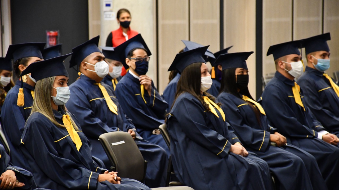 Primera ceremonia de grados