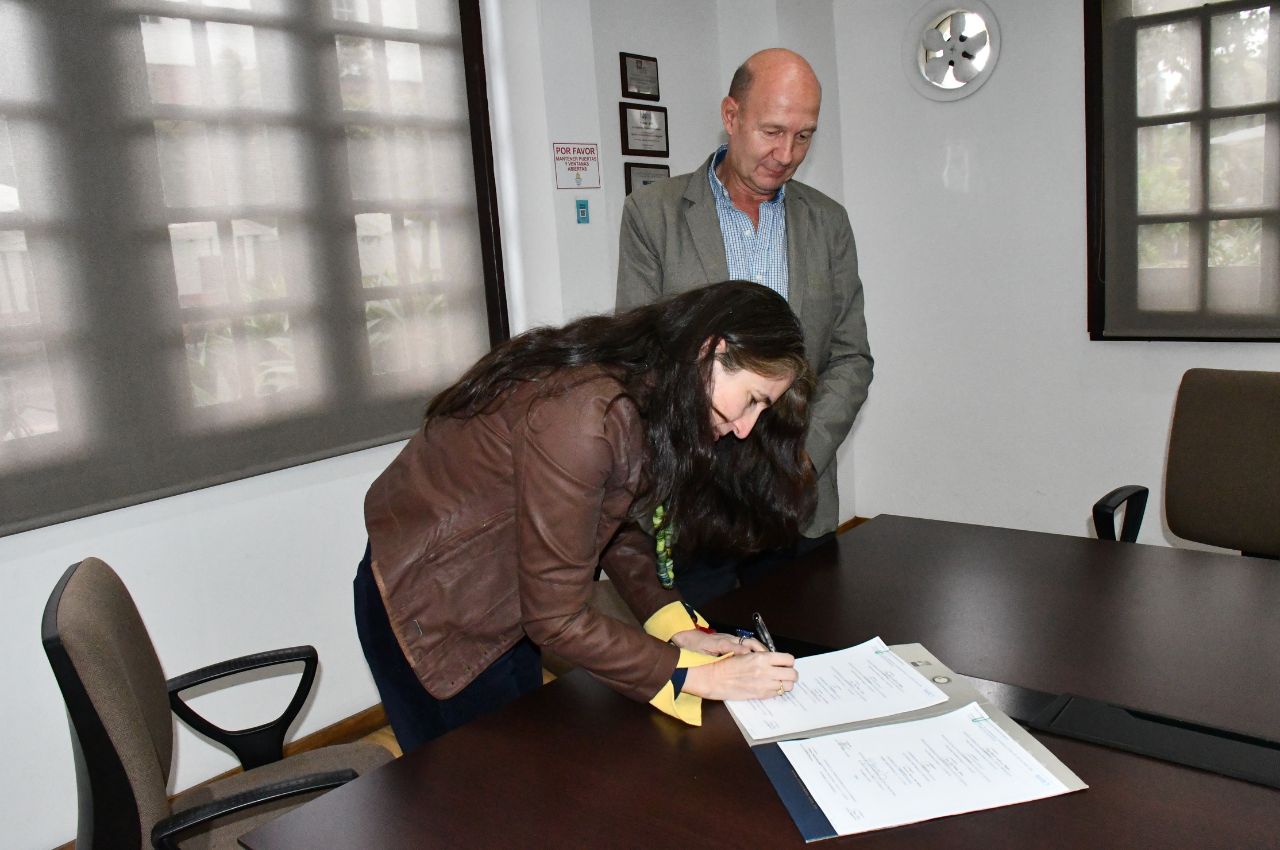 Seguros Sura y la UAM firman convenio de cooperación