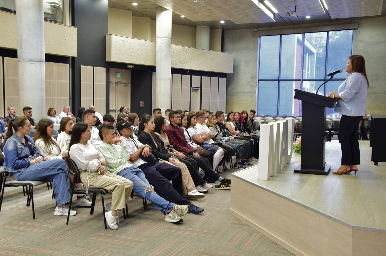 Palabras Decana de Estudios Sociales y Empresariales