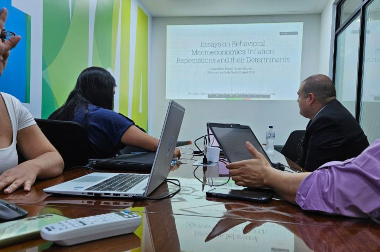 Daniel Osorio Barreto, de la UAM, durante la sustentación de su tesis de doctorado.