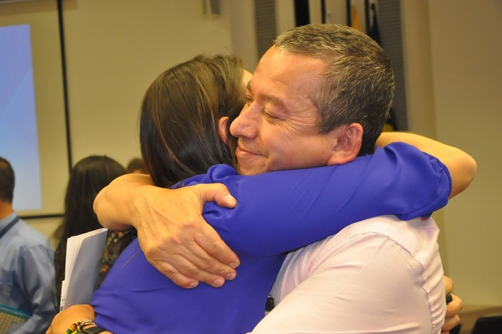 Abrazos y orgullo por acreditacion institucional