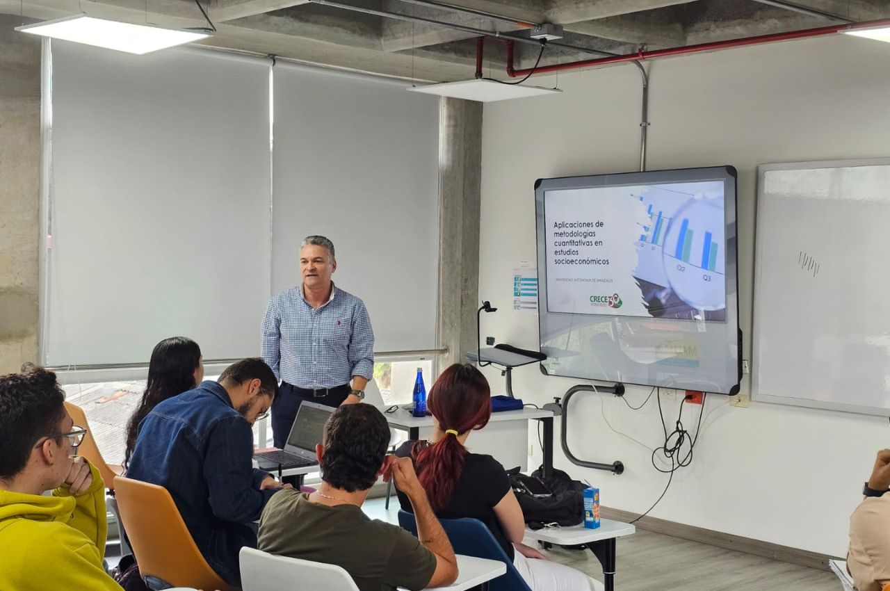 Charla de métodos cuantitativos con estudiantes UAM