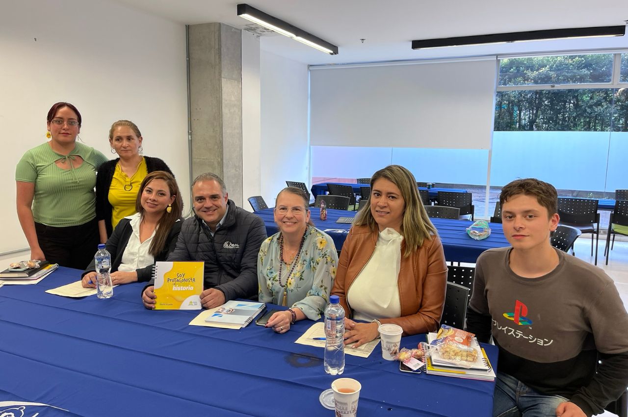 Empresarios que participaron en la simulación de negociación internacional.