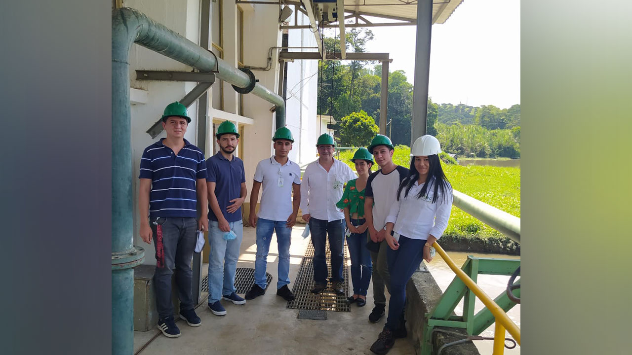 equipo en la Hidroeléctrica de San Francisco de la CHEC grupo EPM