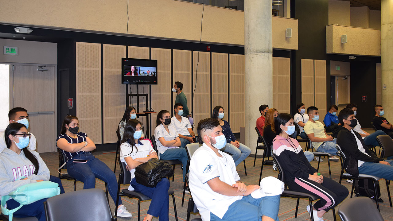 estudiantes de la cátedra Habilidades para la Vida, de los programas de Odontología y Fisioterapia