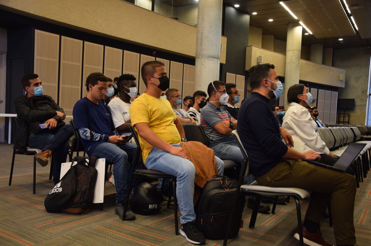 estudiantes- participan- en- foro- de- Ingeniería