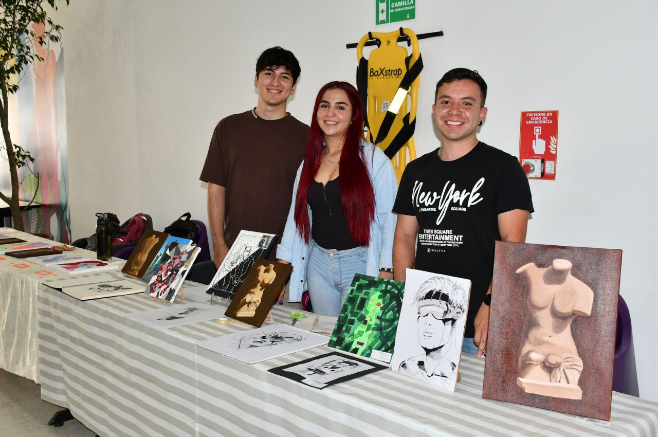 Estudiantes de la Exposición de Arte