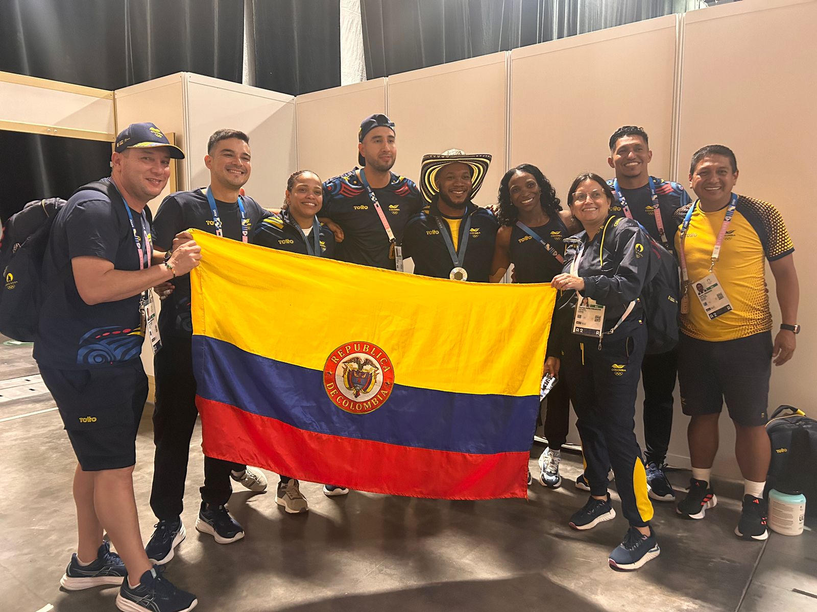El fisioterapeuta UAM comparte con integrantes del equipo de Colombia en los Juegos Olímpicos 2024.