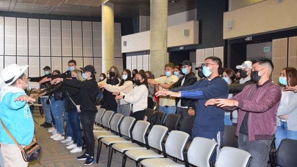 nuevos estudiantes desde el auditorio Mario Calderón Rivera