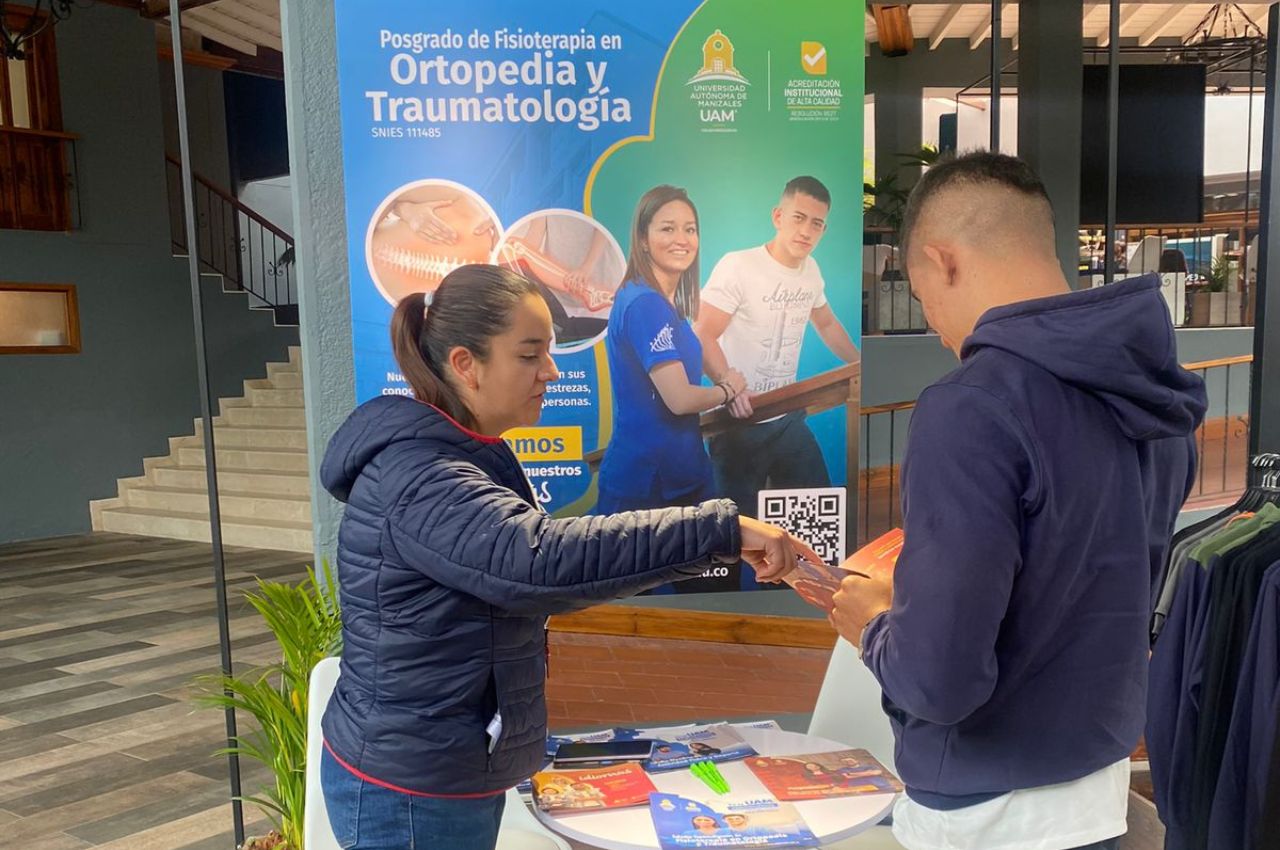 Oferta académica UAM se exhibe en Congreso de ortopedia.