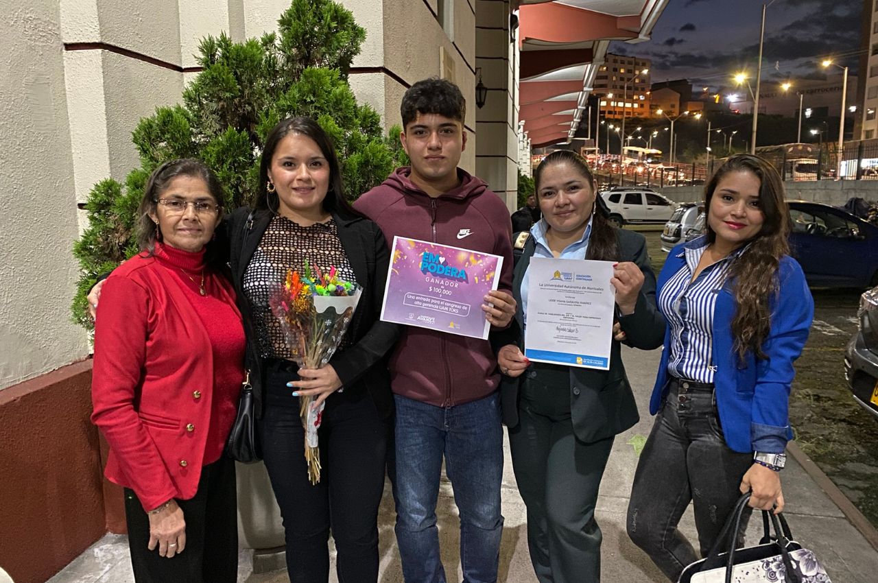 Participantes del programa Empodera celebran graduación con sus familiares