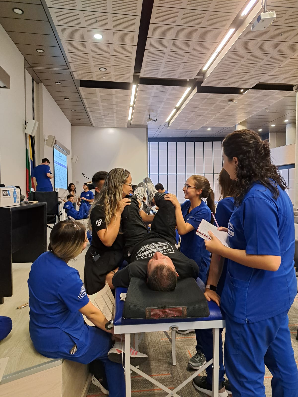 Práctica con los estudiantes de Fisioterapia de la UAM.