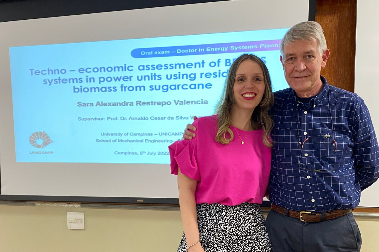 Sara Alexandra Restrepo comparte con su tutor de tesis Arnaldo César da Silva Walter.