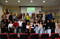 Estudiantes y docente de Economía UAM en el Día del Economista