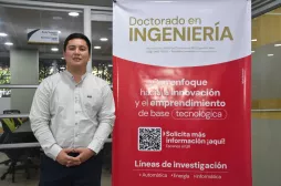Docente y sus acompañantes en su tesis del Doctorado en Ingeniería