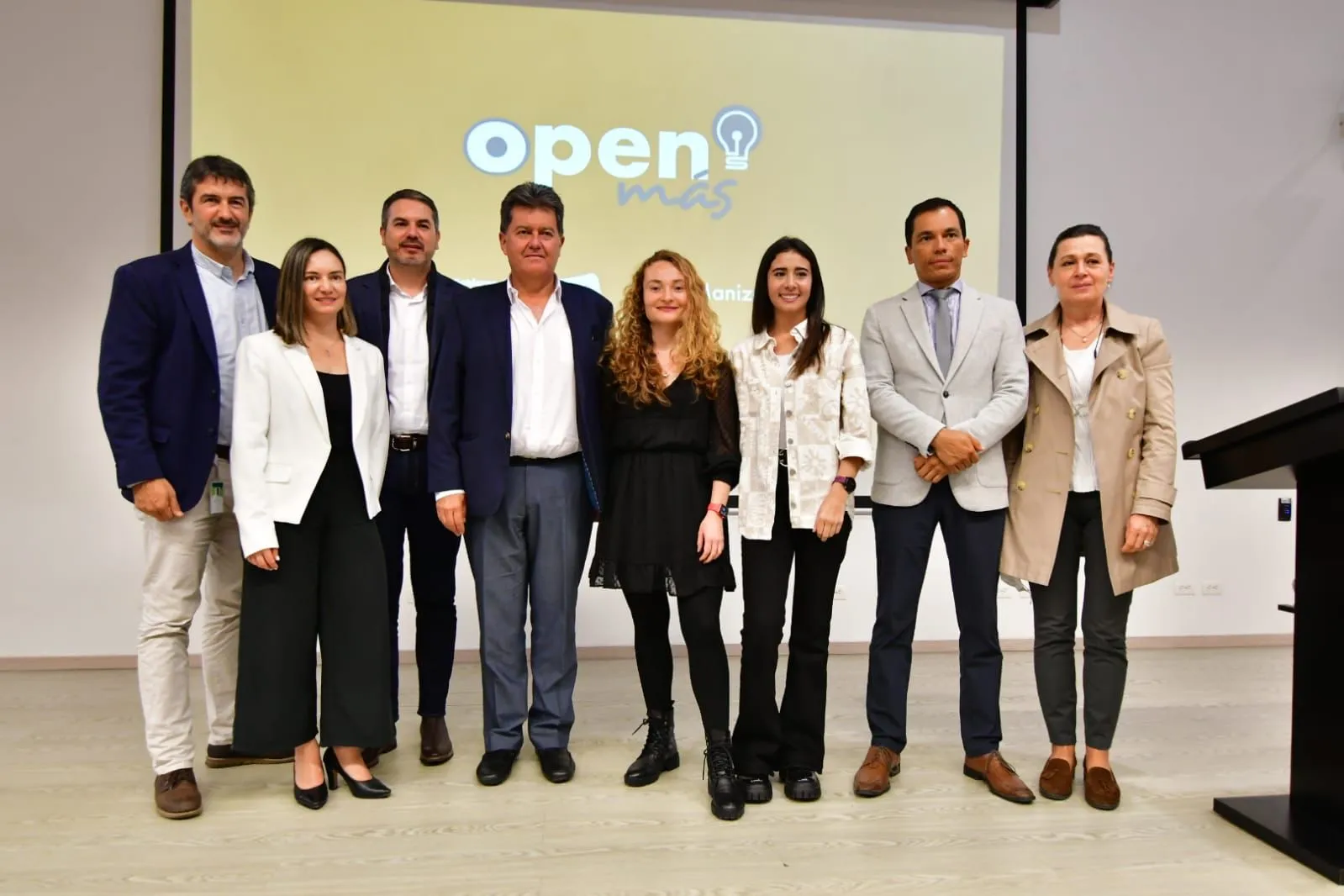 Open Más
