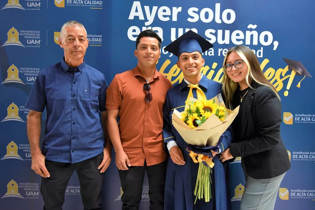 Juan Carlos García, graduado de Ciencias Políticas, Gobierno y Relaciones Internacionales UAM