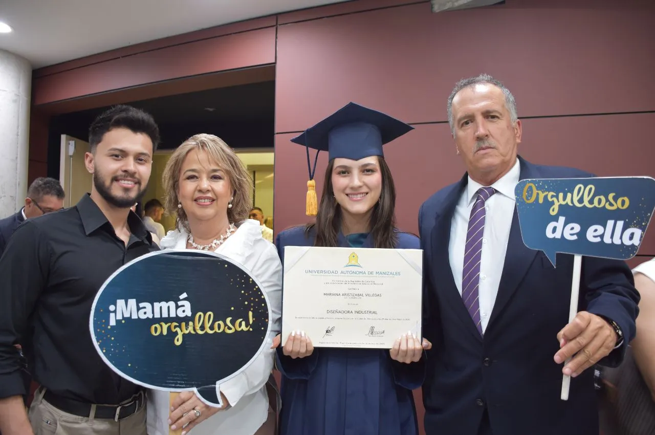 Graduada Diseño Industrial y su familia
