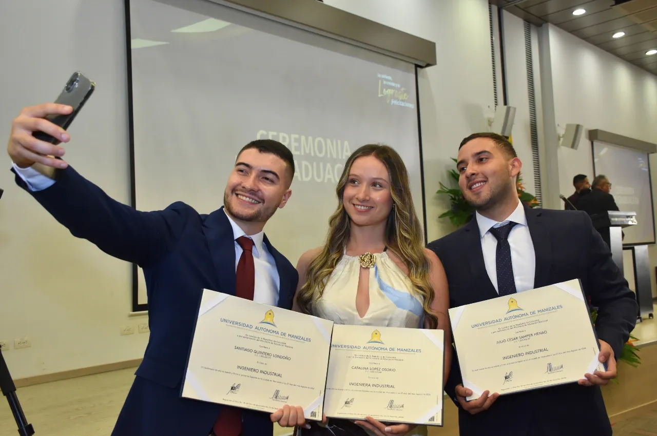 Estudiantes, grados agosto 2026