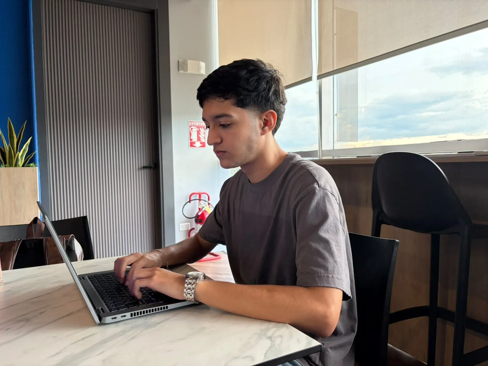 Alejandro Gallego Zuluaga, graduado de la Tecnología en Análisis y Programación de Sistemas de Información