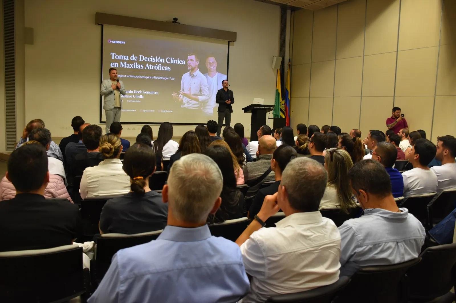 Actualización en odontología con conferencia internacional sobre maxilas atróficas